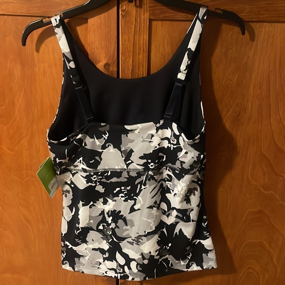 Tek Gear New with tags Yoga top size Med - Picture 2 of 8